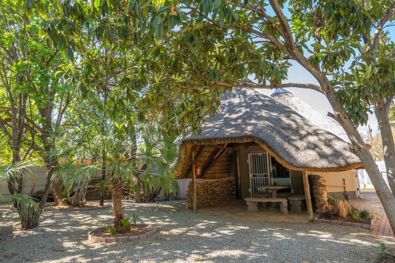 Cosy Cottages Guesthouse Почефструм Экстерьер фото