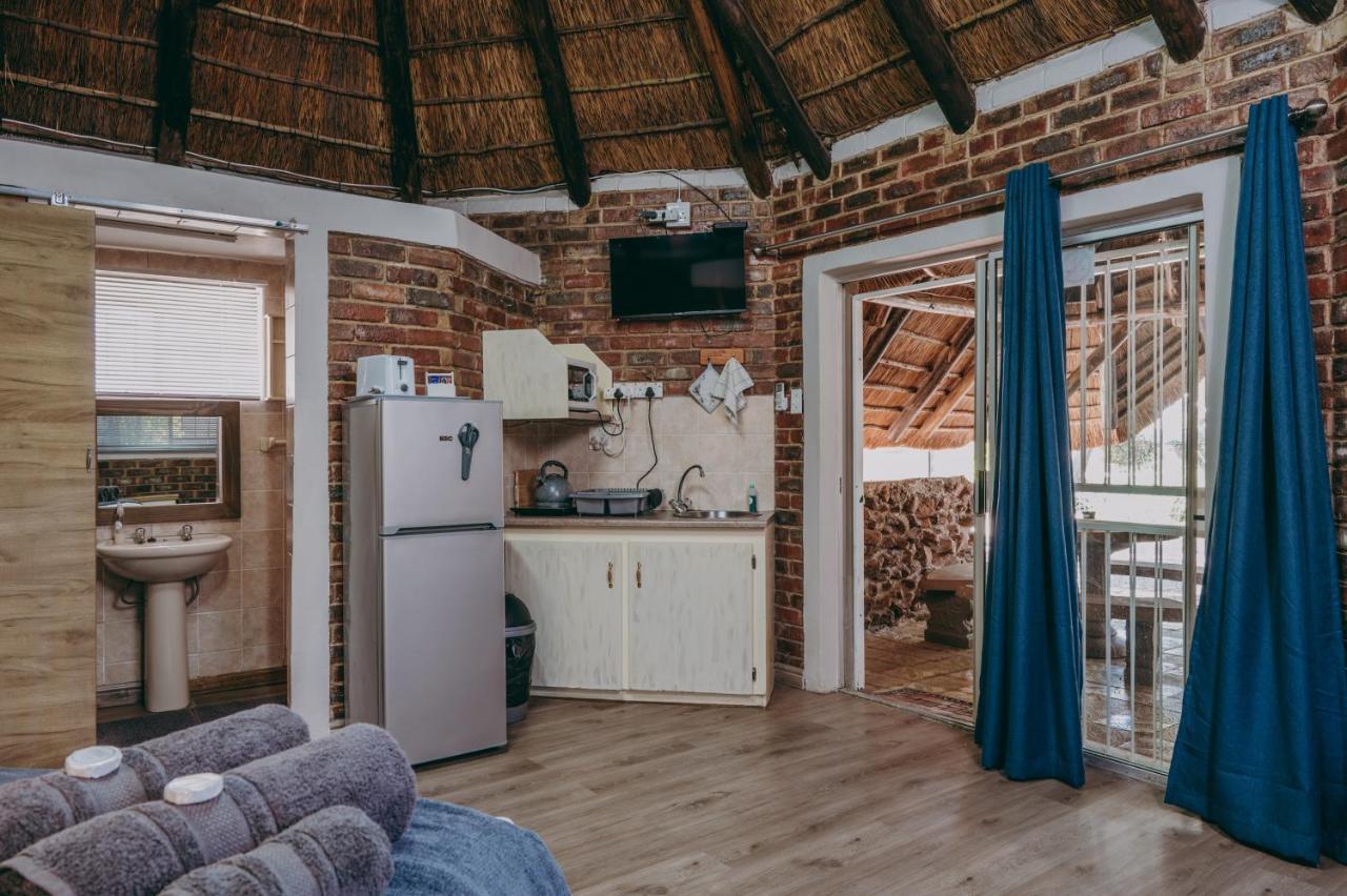 Cosy Cottages Guesthouse Почефструм Экстерьер фото
