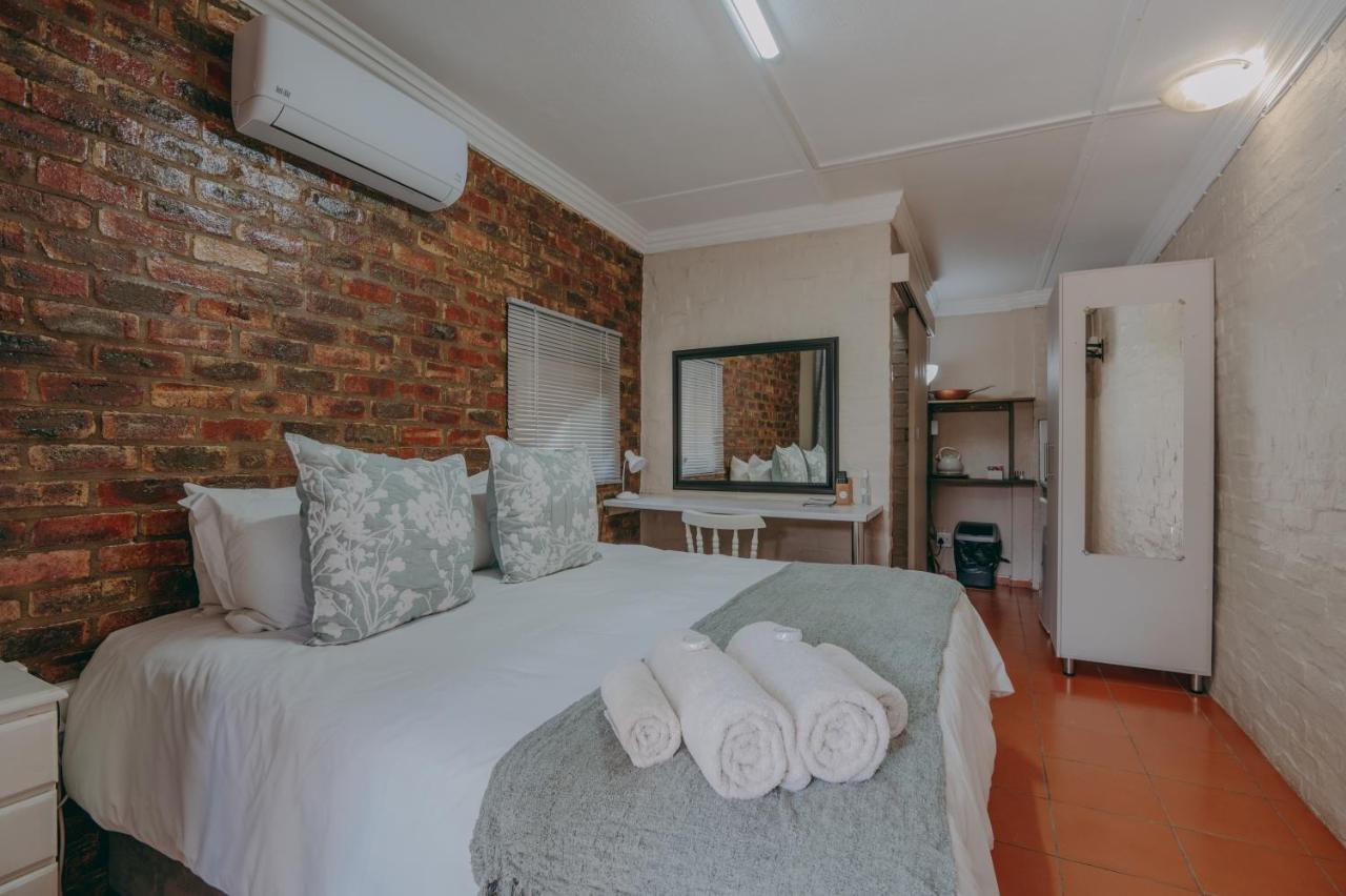 Cosy Cottages Guesthouse Почефструм Экстерьер фото