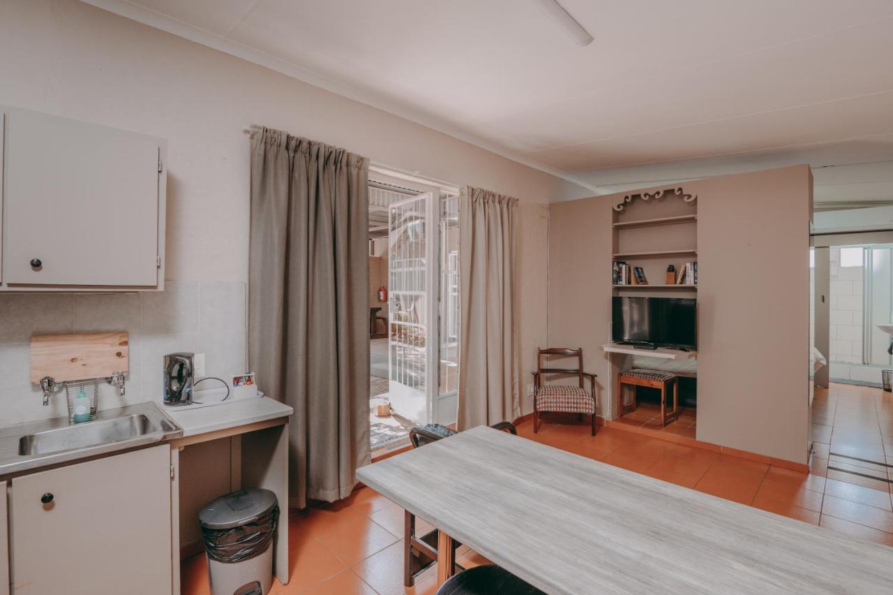 Cosy Cottages Guesthouse Почефструм Экстерьер фото