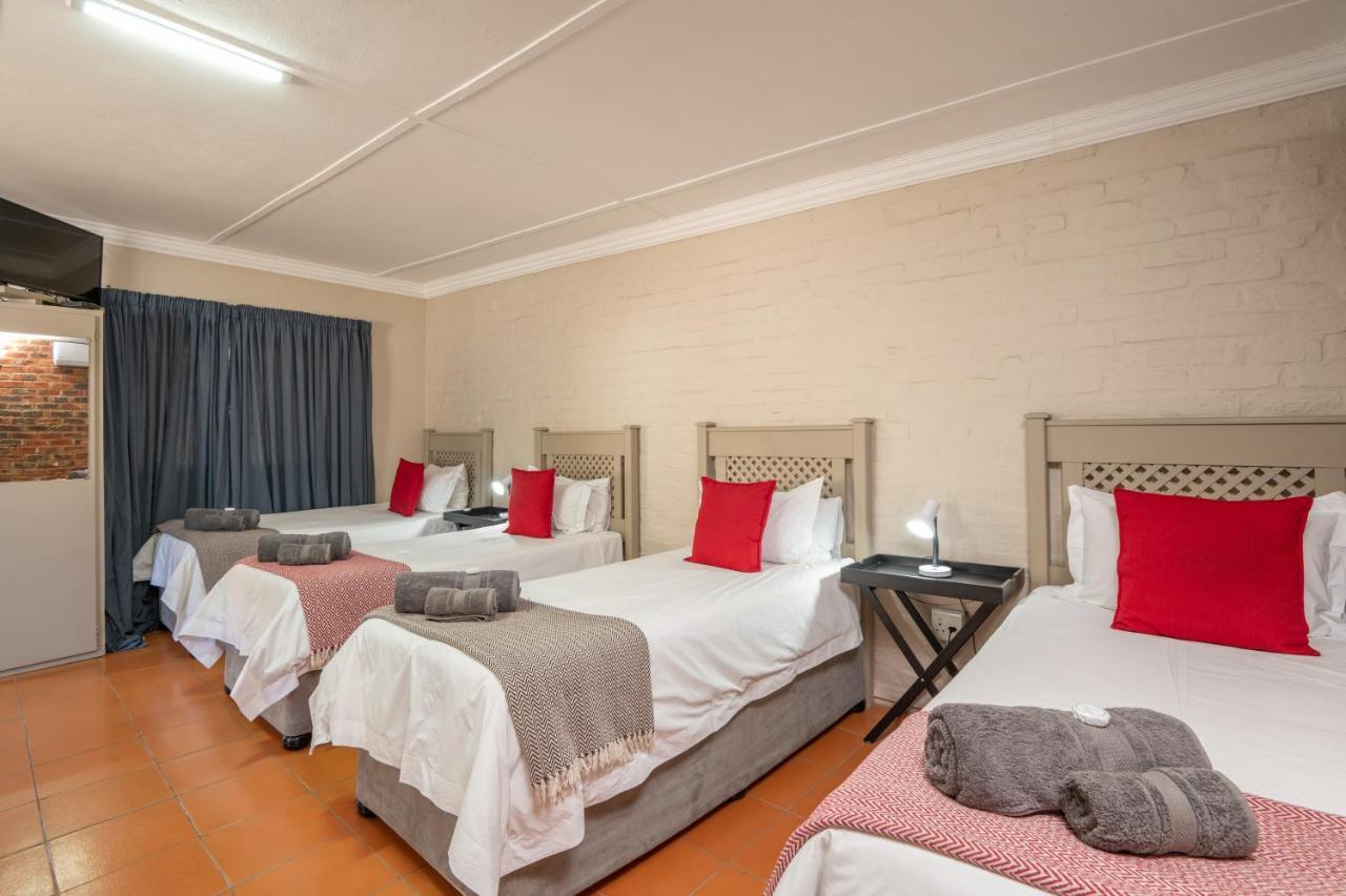 Cosy Cottages Guesthouse Почефструм Экстерьер фото