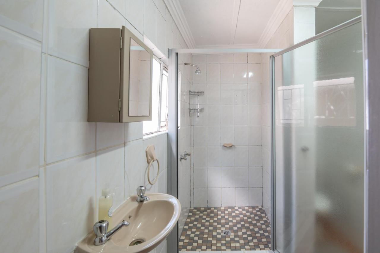 Cosy Cottages Guesthouse Почефструм Экстерьер фото