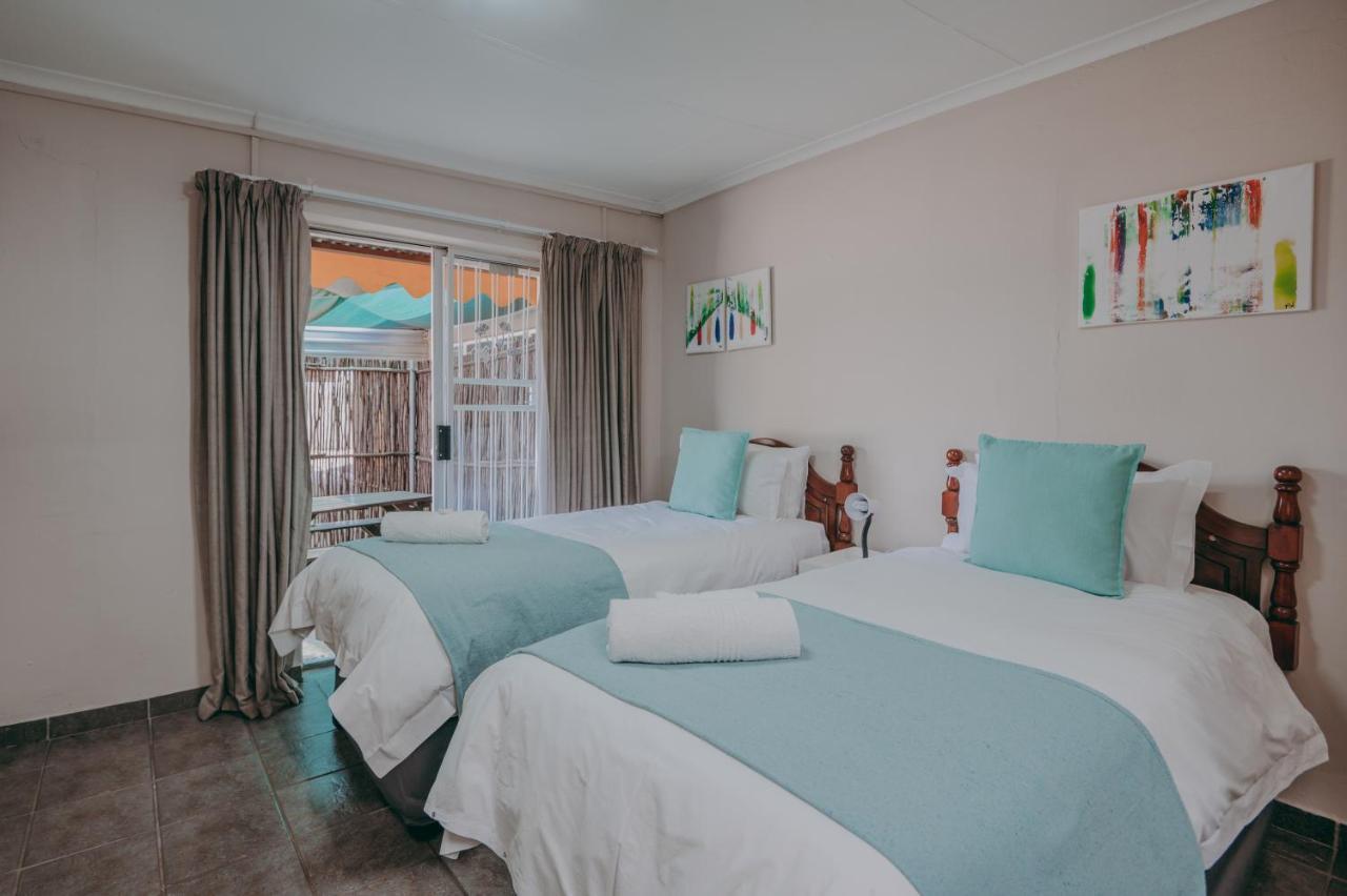 Cosy Cottages Guesthouse Почефструм Экстерьер фото