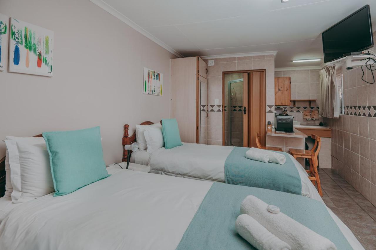 Cosy Cottages Guesthouse Почефструм Экстерьер фото