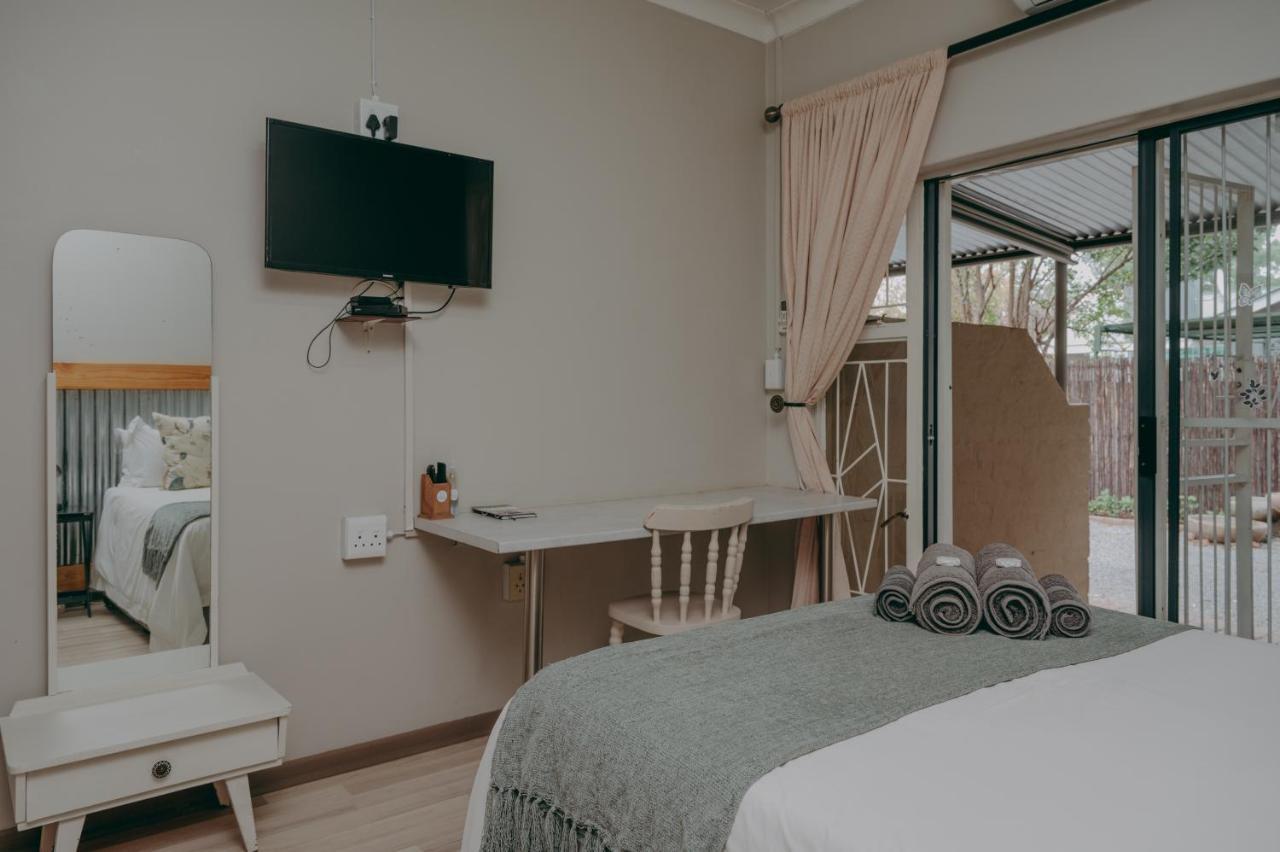 Cosy Cottages Guesthouse Почефструм Экстерьер фото