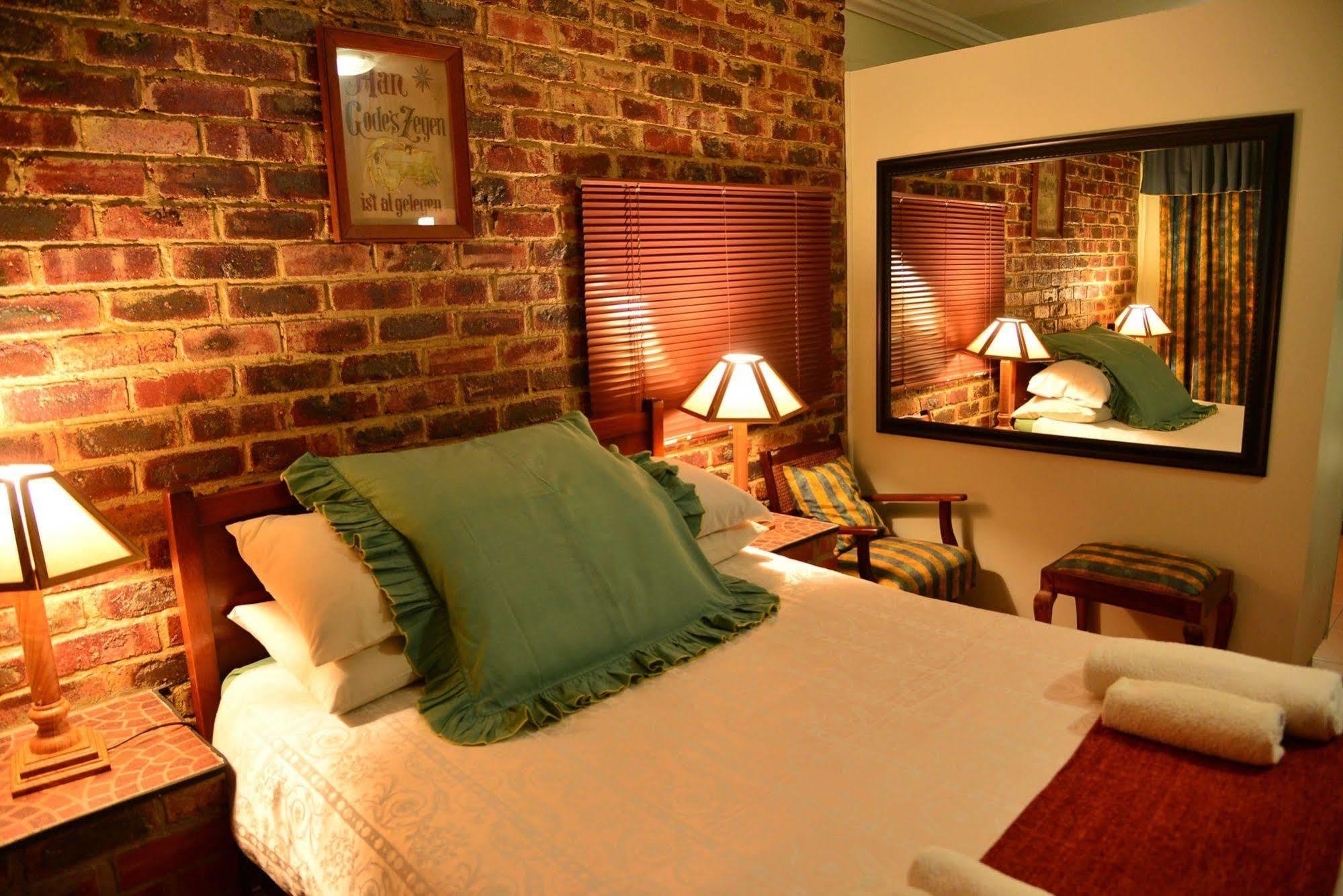 Cosy Cottages Guesthouse Почефструм Экстерьер фото