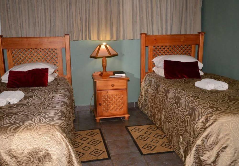 Cosy Cottages Guesthouse Почефструм Экстерьер фото